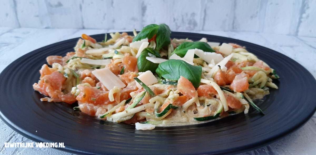 courgette spaghettini met zalm