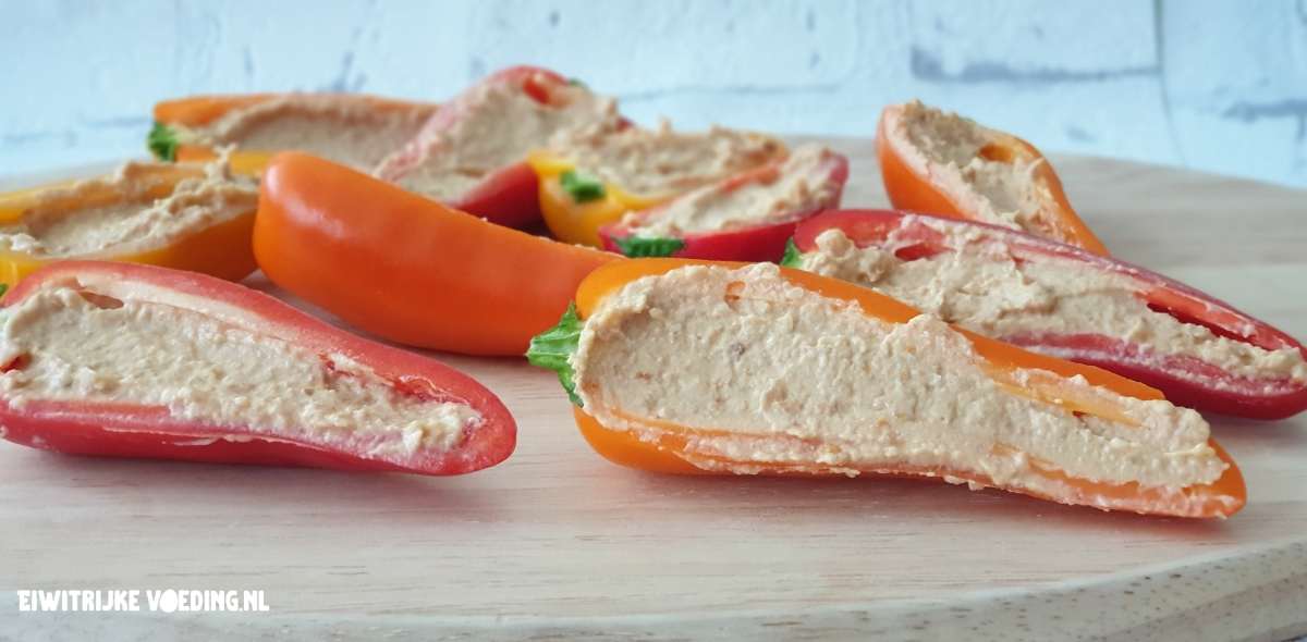 gevulde paprika met tomaten hummus